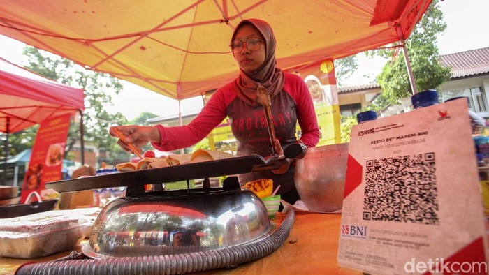 Tarif Baru! QRIS Tak Lagi Gratis Penyedia Jasa Pembayaran (PJP) QRIS mulai 1 Juli 2023 dikenakan biaya sebesar 0,3%. Sebelumnya biaya Merchant Discount Rate (MDR) QRIS bagi usaha mikro 0%