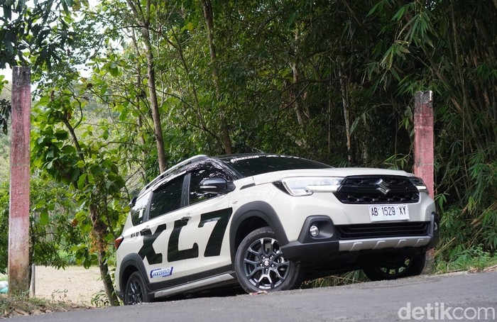 Test Drive Suzuki XL7 Hybrid.