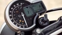 Triumph Speed 400 disematkan sejumlah fitur kekinian, mulai dari pencahayaan full-LED, panel instrumen semi-digital, throttle by wire, kontrol traksi, antilock braking system (ABS) berkanal dua, dan assist and slipper clutch. Foto: Autocar India