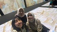 Jangan lupa untuk menyelami dunia Van Gogh lebih dalam lagi dengan cara yang tak biasa.  Foto: Vanita Dewi/ detikcom