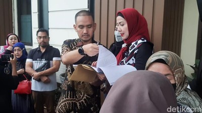 Ini Kardus dan Koper Barang Ferry Irawan Dikembalikan Venna Melinda