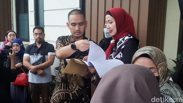 Ini Kardus dan Koper Barang Ferry Irawan Dikembalikan Venna Melinda