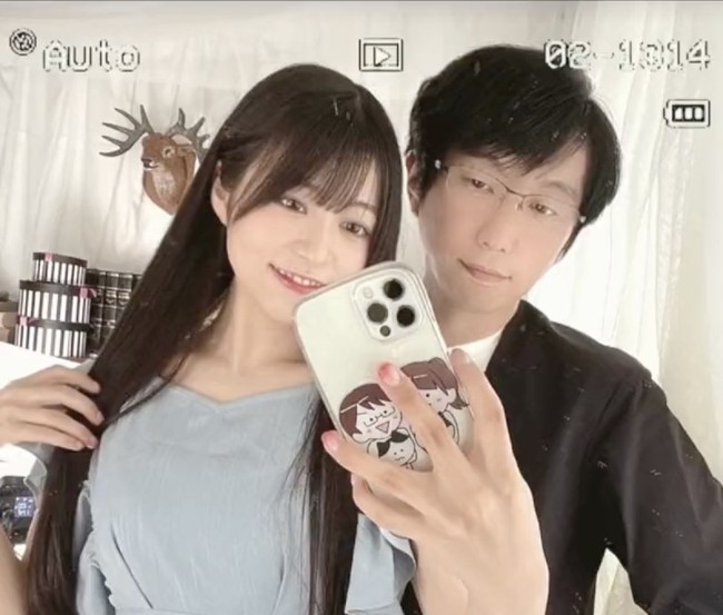 Yuki Tomoe dan suaminya Mitsuo populer di TikTok karena kerap mengunggah kebersamaan mereka. Dalam berbagai unggahannya, Yuki menyertakan hashtag #pasanganbedausia27tahun. Foto: Dok. TikTok Yuki Tomoe