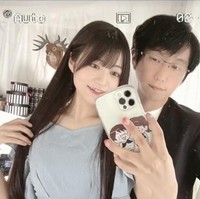 Yuki Tomoe dan suaminya Mitsuo populer di TikTok karena kerap mengunggah kebersamaan mereka. Dalam berbagai unggahannya, Yuki menyertakan hashtag #pasanganbedausia27tahun. Foto: Dok. TikTok Yuki Tomoe
