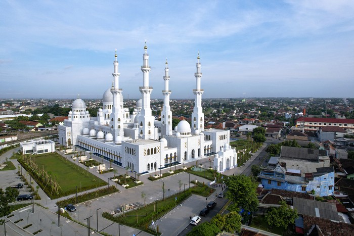 Masjid terbesar di Asia Tenggara