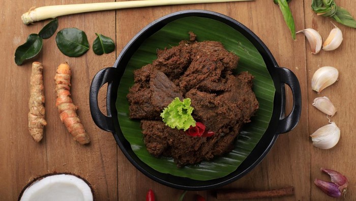 Selected Focus Rendang or Randang is The Most Delicious Food in the World. Made from Beef Stew and Coconut Milk with Various Herbs and SPice. Typically food from Minang Tribe, West Sumatera, Indonesia