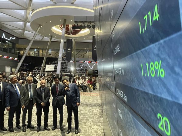 Amman Mineral Resmi Melantai di BEI