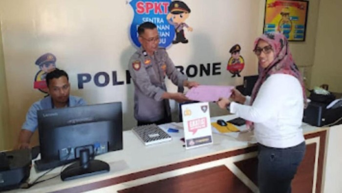 Wakil Ketua DPRD Kabupaten Bone, Sulawesi Selatan (Sulsel) Andi Wahyudi Taqwa dipolisikan oleh rekan separtainya dari Partai Amanat Nasional (PAN) Andi Adriana.