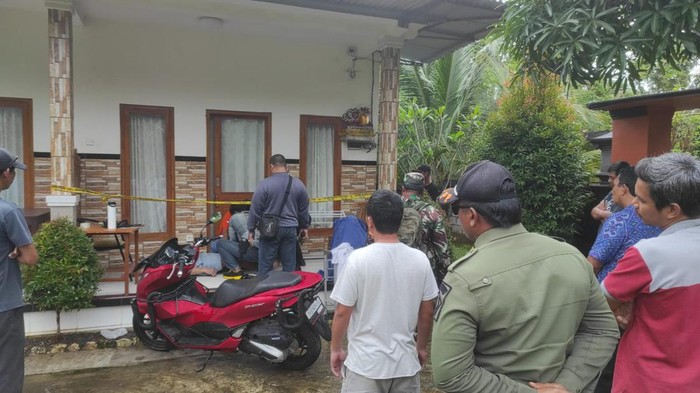 Bule Rusia tewas di Coconut Guest House, Banjar Cengiling, Kelurahan Jimbaran, Kecamatan Kuta Selatan, Kabupaten Badung, Bali, Jumat (7/7/2023). (Dok. Polresta Denpasar)