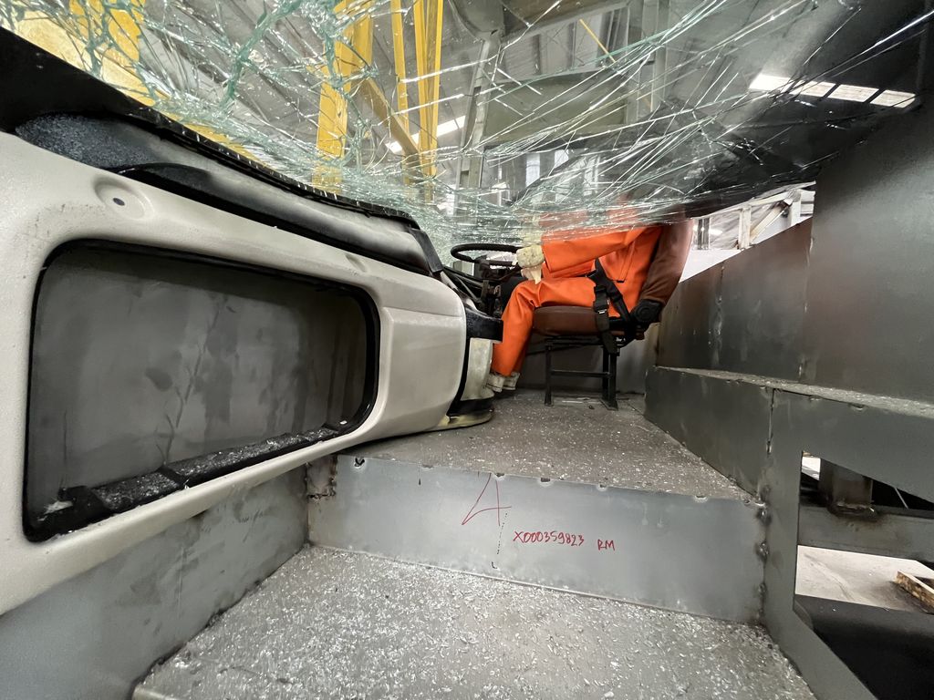 Crash test bus UN ECE R29 di karoseri Laksana