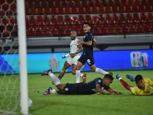 Seru! Arema FC Vs Persib Berakhir Seri 3-3