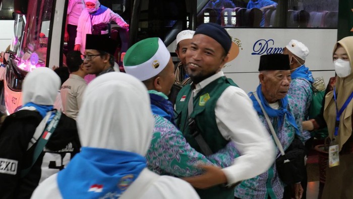 Jemaah haji Kloter 1 Debarkasi Palembang tiba di Tanah Air.