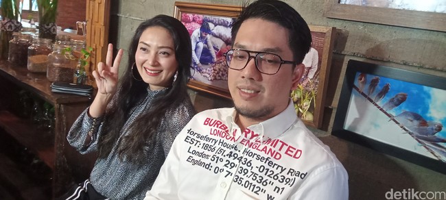  “Berawal dari 29 Januari 2023 Lalu… kita memilih 11 Mei 2023. Dari kupanggil kamu nama, lalu… Kupanggil kamu Du. Bismillah Du, welcome to my life suamiku,” begitu keterangan foto yang ditulis Della Puspita. Foto: Ahsan Nurrijal/ detikHOT
