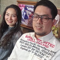  “Berawal dari 29 Januari 2023 Lalu… kita memilih 11 Mei 2023. Dari kupanggil kamu nama, lalu… Kupanggil kamu Du. Bismillah Du, welcome to my life suamiku,” begitu keterangan foto yang ditulis Della Puspita. Foto: Ahsan Nurrijal/ detikHOT