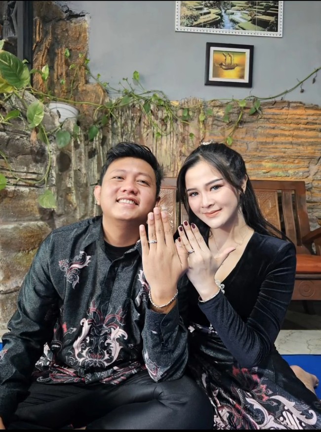 Prosesi akad nikah dijadwalkan berlangsung nanti malam, tepatnya pukul 19.00 WIB. Foto: Instagram/@bellabonita_r.a @denny_caknan
