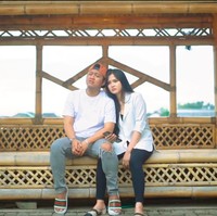 Denny Caknan dan Bella Bonita yang seorang model dan selebgram kerap berkolaborasi. Bella beberapa kali jadi model video klip beberapa lagu kekasihnya itu. Foto: Instagram/@bellabonita_r.a @denny_caknan