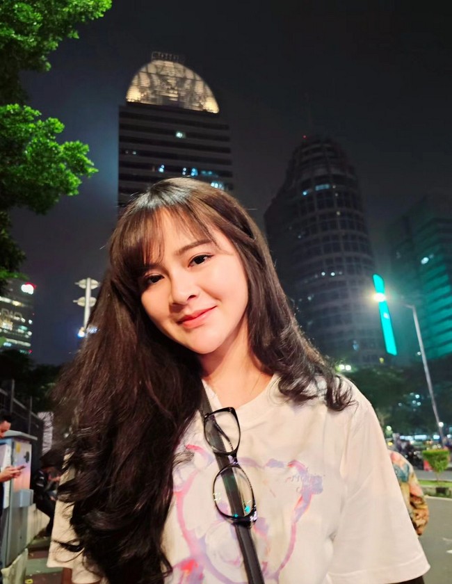 “dr hati yang tulus dan bahagia, saya mengungkapkan keseriusan ini. Saya mencintainya. Semoga kabar ini membuat kalian juga ikut merasakan apa yg saya rasakan,” tulis Denny Caknan. Foto: Instagram/@bellabonita_r.a @denny_caknan