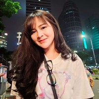 “dr hati yang tulus dan bahagia, saya mengungkapkan keseriusan ini. Saya mencintainya. Semoga kabar ini membuat kalian juga ikut merasakan apa yg saya rasakan,” tulis Denny Caknan. Foto: Instagram/@bellabonita_r.a @denny_caknan