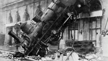 Kecelakaan Kereta Api 1895 Di Stasiun Montparnasse, Paris n Adalah Salah Satu Gambar Kecelakaan Kereta Api Yang Paling Terkenal Dan Dicetak Ulang. Foto: instagram.com/photos.from.history