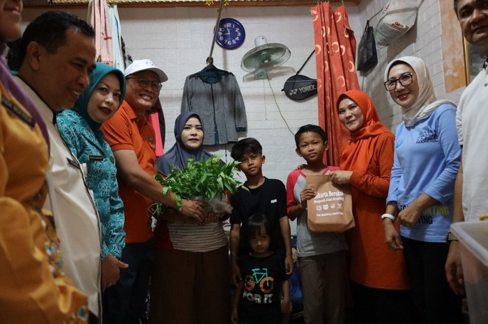 Dharma Wanita PAM JAYA Bantu Anak Stunting