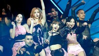 Girlband asal Korea Selatan, BLACKPINK sempat menggelar konser di Gelora Bung Karno, Senayan, Jakarta Pusat pada 11 dan 12 Maret 2023. Aksi Lisa cs di Jakarta itu digadang-gadang jadi berkah untuk perekonomian di Jakarta. Aksi panggung Lisa, Jennie, Rose, dan Jisoo kala itu juga menawan. Mereka seakan mengobati rasa rindu penggemar. ABC Australia