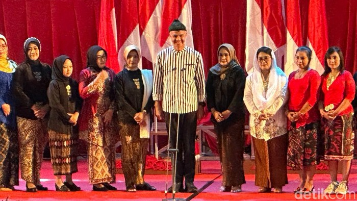 Ganjar temui relawan emak-emak Jatim
