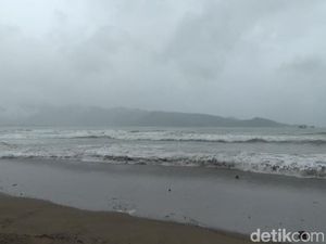 Gelombang Tinggi di Perairan Jatim Masih Terjadi hingga 3 Hari ke Depan