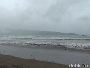 Gelombang Tinggi di Perairan Jatim Masih Terjadi hingga 3 Hari ke Depan