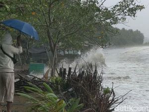 Terungkap Badai Tropis Anggrek Penyebab Gelombang Tinggi di Perairan Jatim