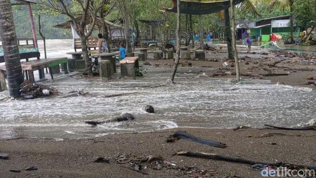 gelombang tinggi trenggalek