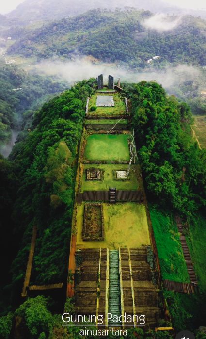 Gunung Padang Versi AI