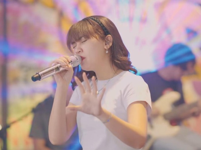 Video musik Happy Asmara lagu Sadar Posisi sedang trending di YouTube. Video lagu ini dirilis kanal YouTube RC Music pada Kamis (6/7/2023).