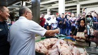 Dalam peninjauan, Mendag Zulhas didampingi Direktur Barang Kebutuhan Pokok dan Barang Penting.