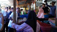 Kemendag Bambang Wisnubroto, Bupati Sumbawa Mahmud Abdullah dan jajarannya serta Anggota DPR RI Dapil NTB Muhammad Syafruddin. Turut hadir Kepala Biro Hubungan Masyarakat (Humas) Kemendag Ani Mulyati.