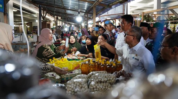 Harga Bapok di Pasar Seketeng Sumbawa Stabil