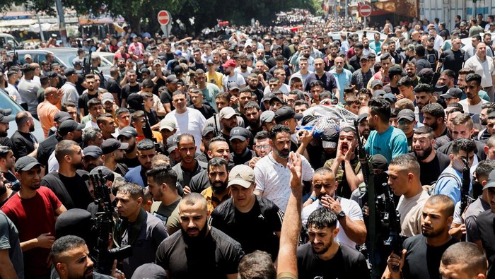 People attend a funeral of two Palestinians, who were killed during an Israeli raid, in Nablus in the Israeli-occupied West Bank July 7,2023. REUTERS/Raneen Sawafta
