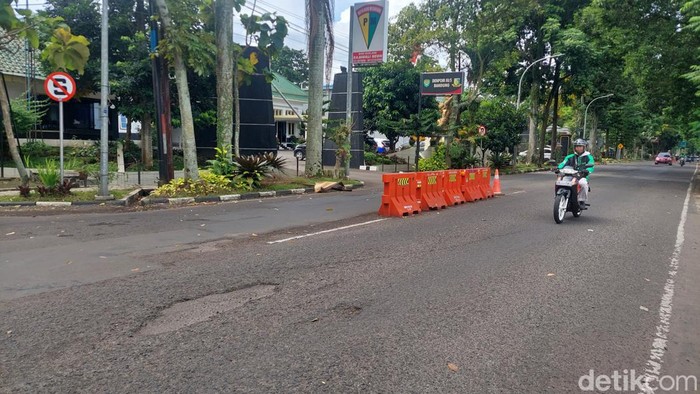 Jalan rusak di Bandung