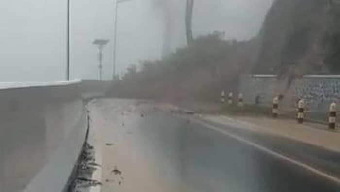 Jalur Piket Nol Lumajang Ditutup Sementara Imbas Longsor Tewaskan 3 Orang Sekeluarga