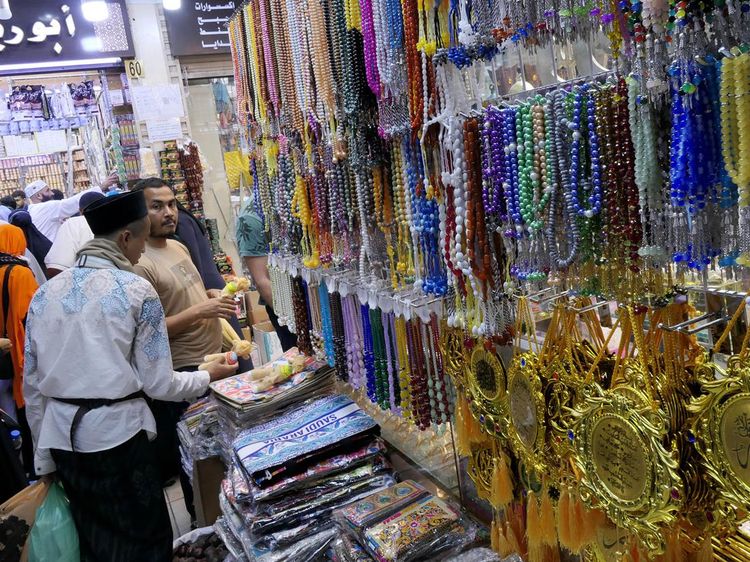 Ramainya Pasar di Makkah Diserbu Jemaah Haji Berburu Oleh-oleh