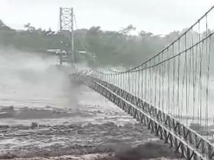 3 Jembatan Putus Diterjang Lahar Dingin Semeru