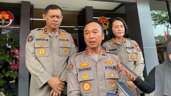 Kadiv Humas Polri Irjen Sandi Nugroho (tengah)-(Rumondang-detikcom)