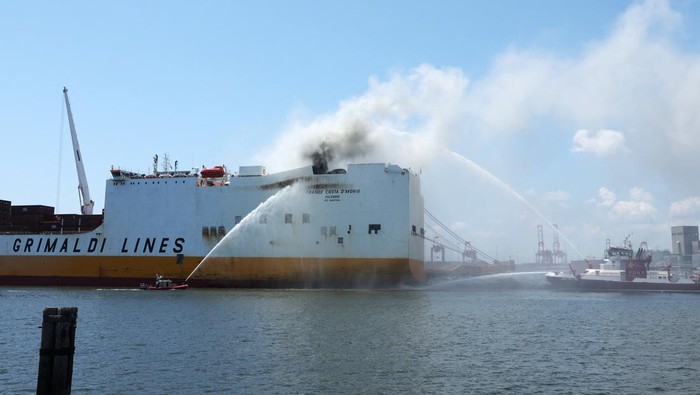 A New York City Fire Department (FDNY) fire boat sprays water on a cargo ship where two New Jersey firefighters were killed after they became trapped while battling a blaze, at Port Newark, New Jersey, U.S., July 6, 2023. REUTERS/Mike Segar       TPX IMAGES OF THE DAY