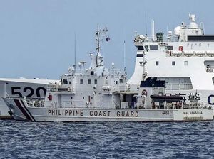 Tegang! Penjaga Pantai China Naiki Kapal Filipina di Laut China Selatan