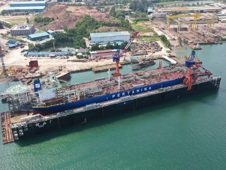 Penampakan Kapal Raksasa Pertamina yang Kembali ke Lautan