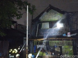 Kebakaran di Setiabudi Jaksel Hanguskan 20 Rumah, 160 Warga Mengungsi
