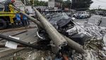 Penampakan Tiang Listrik Ditabrak Mobil, PLN Langsung Turun Tangan