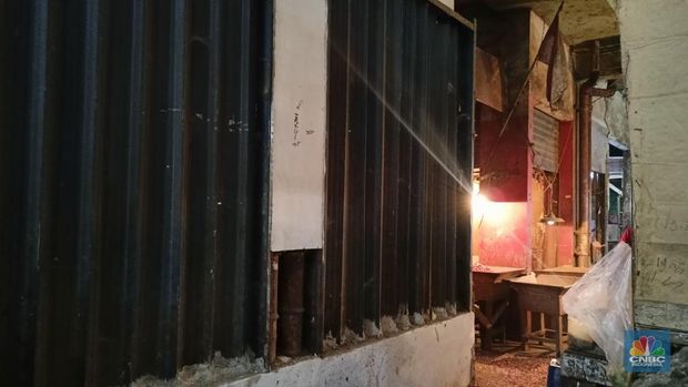 Kios kosong di Pasar Induk Kramat Jati, Jakarta (CNBC Indonesia/Ferry Sandi)