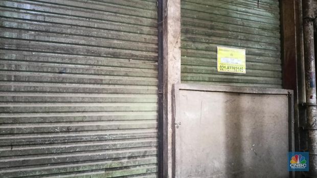 Kios kosong di Pasar Induk Kramat Jati, Jakarta (CNBC Indonesia/Ferry Sandi)