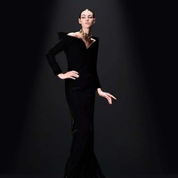 Inilah koleksi terbaru Balenciaga Haute Couture Fall 2023. Untuk koleksi couture ini, desainer Balenciaga, Denma memilih fokus pada esensi sebuah busana tak lagi menampilkan hal-hal kontroversial seperti sebelumnya. Foto: dok. Balenciaga.