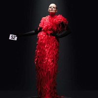 Inilah koleksi terbaru Balenciaga Haute Couture Fall 2023. Untuk koleksi couture ini, desainer Balenciaga, Denma memilih fokus pada esensi sebuah busana tak lagi menampilkan hal-hal kontroversial seperti sebelumnya.  Foto: dok. Balenciaga.